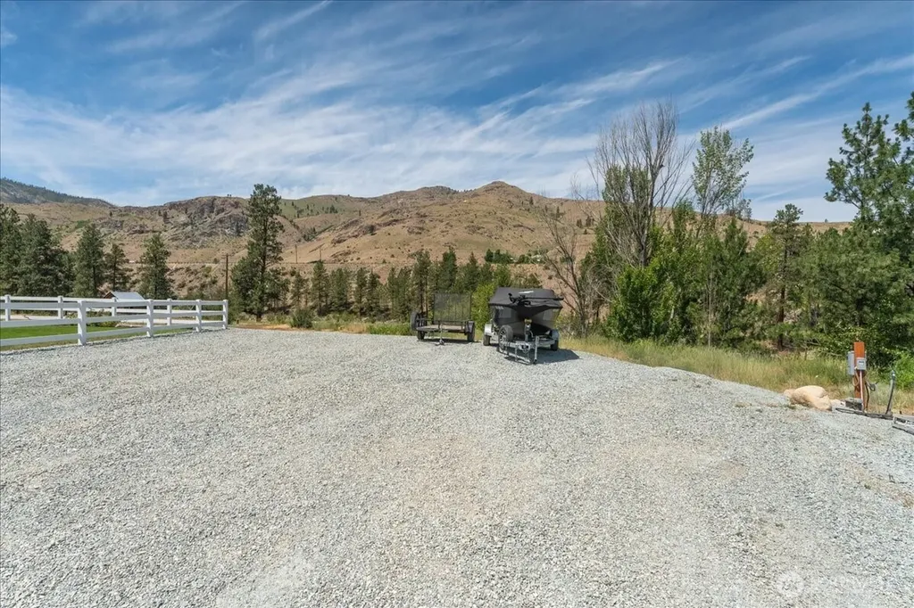 87 Burma Road Methow WA 98834