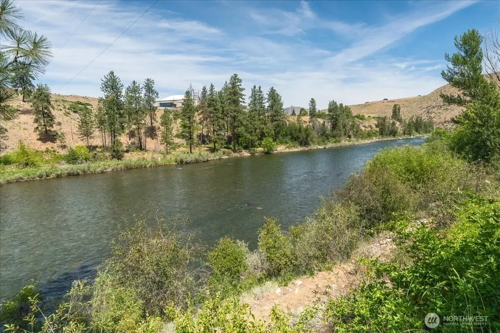 87 Burma Road Methow WA 98834