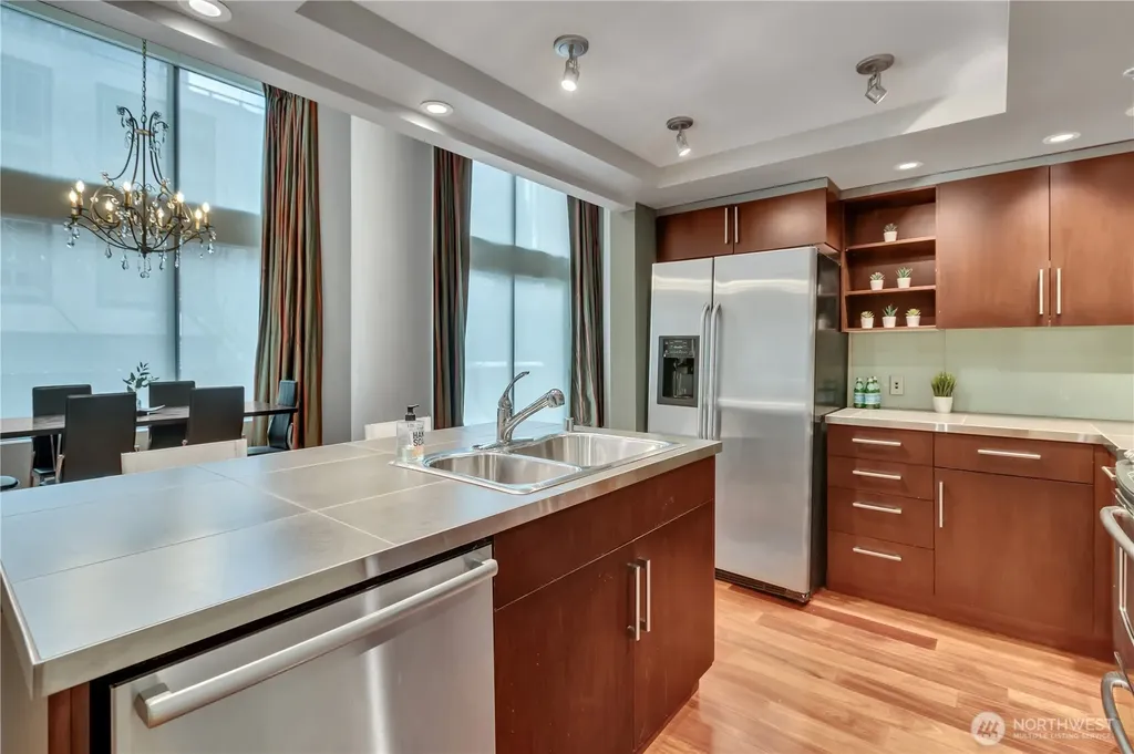 900 Lenora Street Seattle WA 98121