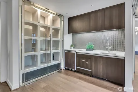 900 Lenora Street Seattle WA 98121