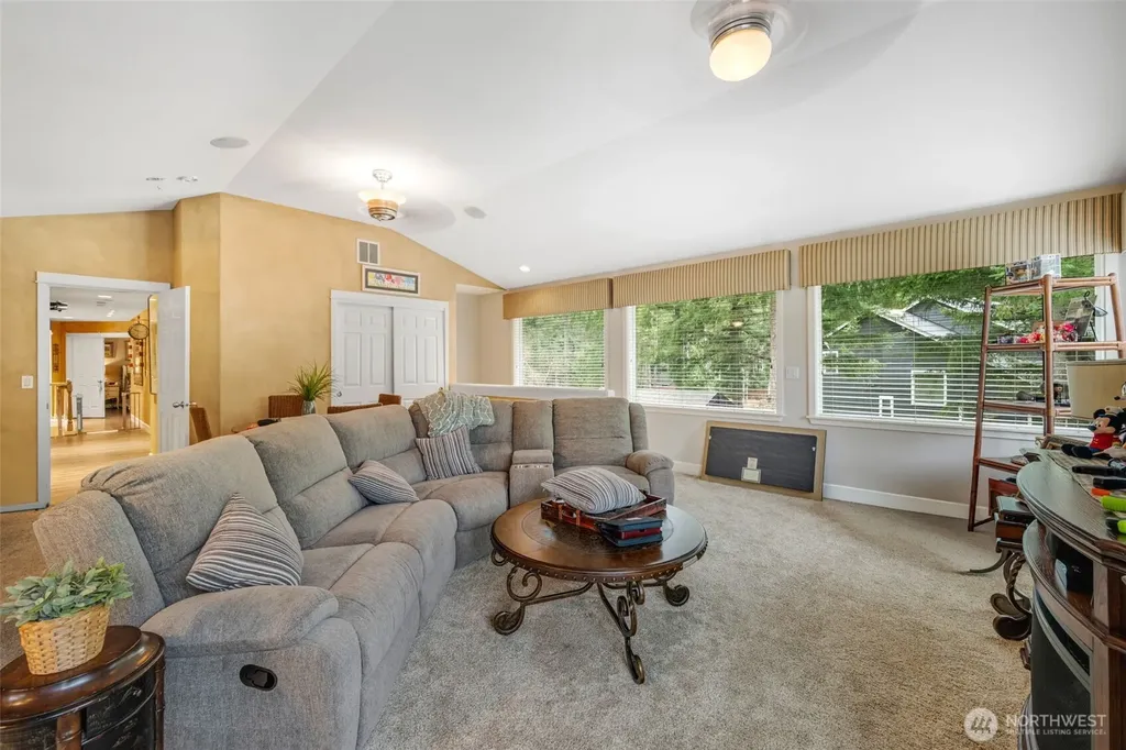 27565 265th Court SE Ravensdale WA 98051