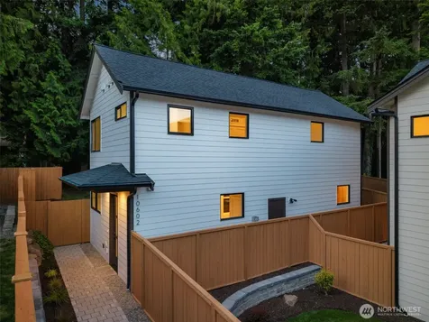10602 NE 137th Place Kirkland WA 98034