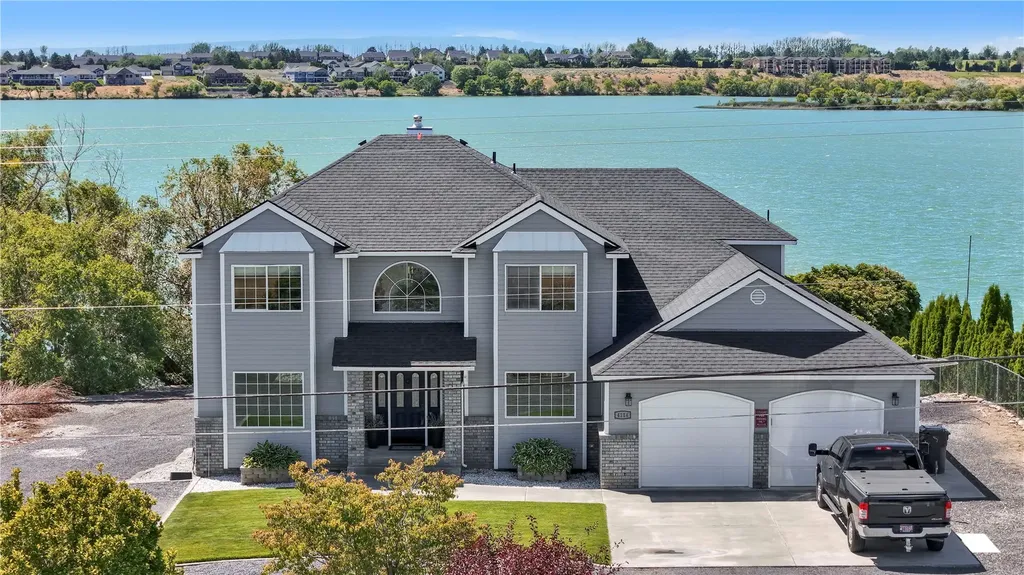 4114 Shorecrest Drive NE Moses Lake WA 98837
