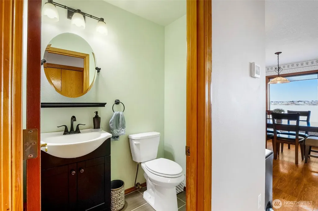 4114 Shorecrest Drive NE Moses Lake WA 98837