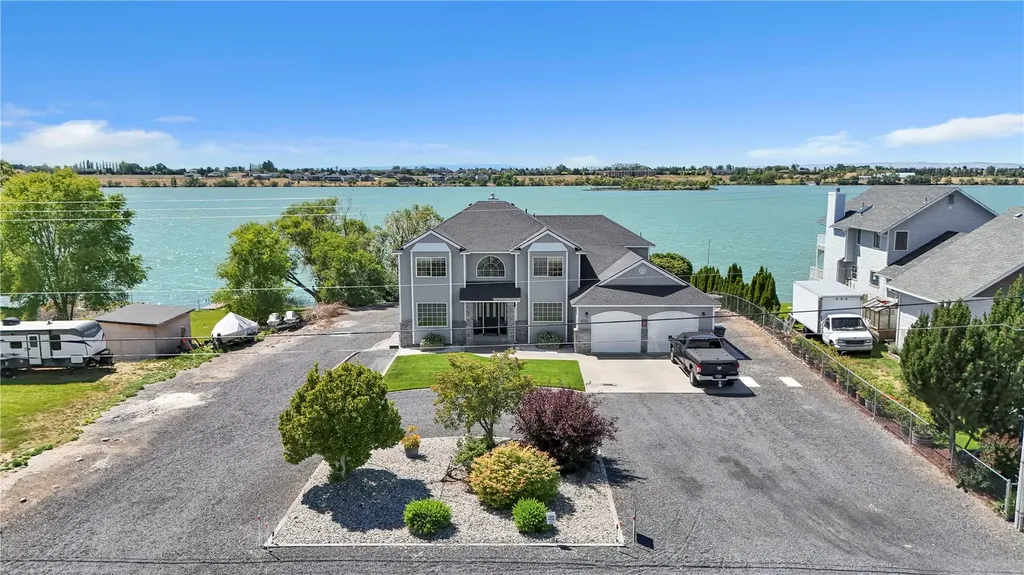 4114 Shorecrest Drive NE Moses Lake WA 98837