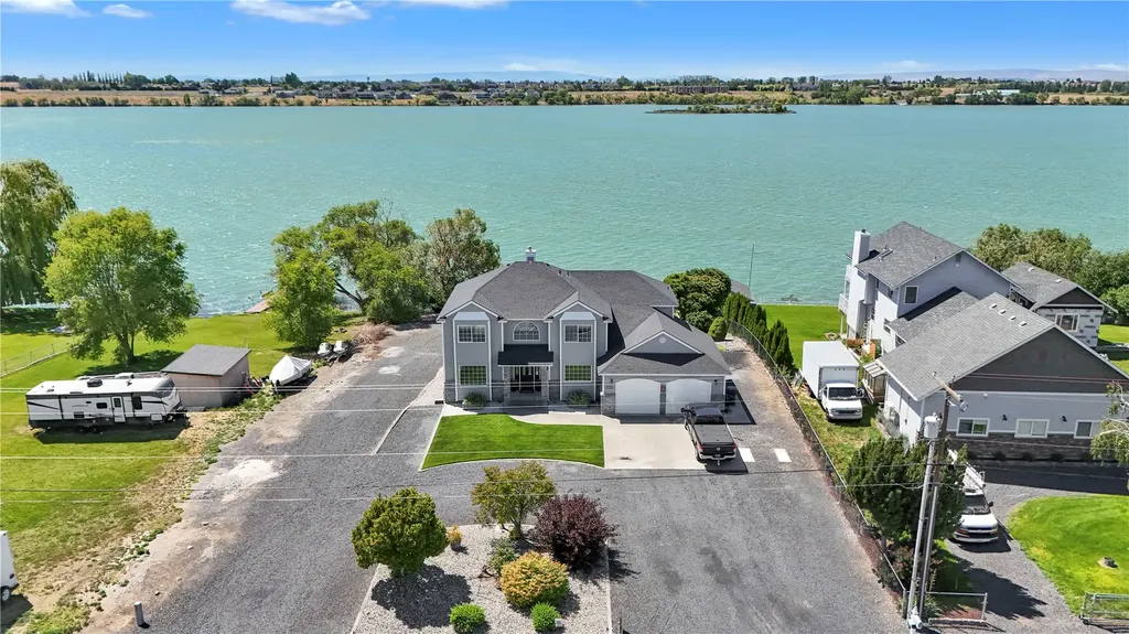 4114 Shorecrest Drive NE Moses Lake WA 98837