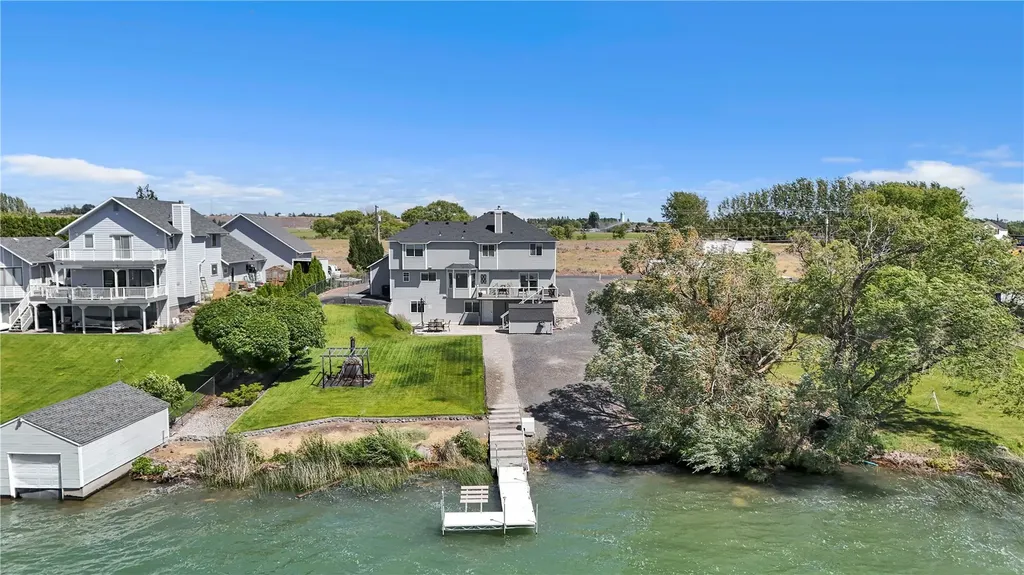 4114 Shorecrest Drive NE Moses Lake WA 98837