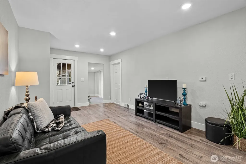 5526 20th Avenue S Seattle WA 98108