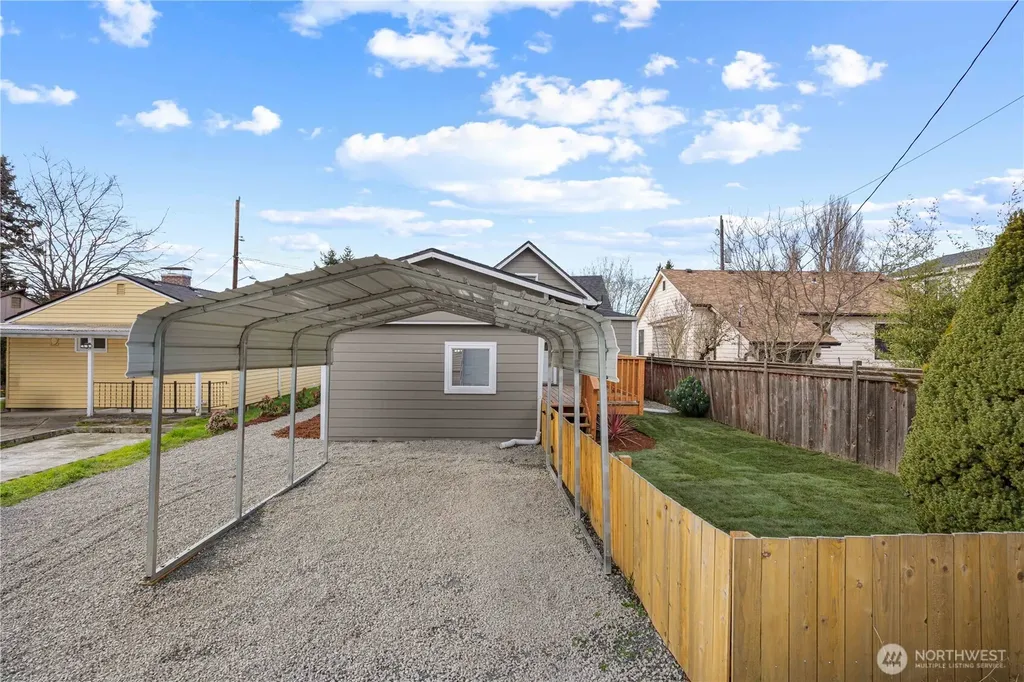 5526 20th Avenue S Seattle WA 98108