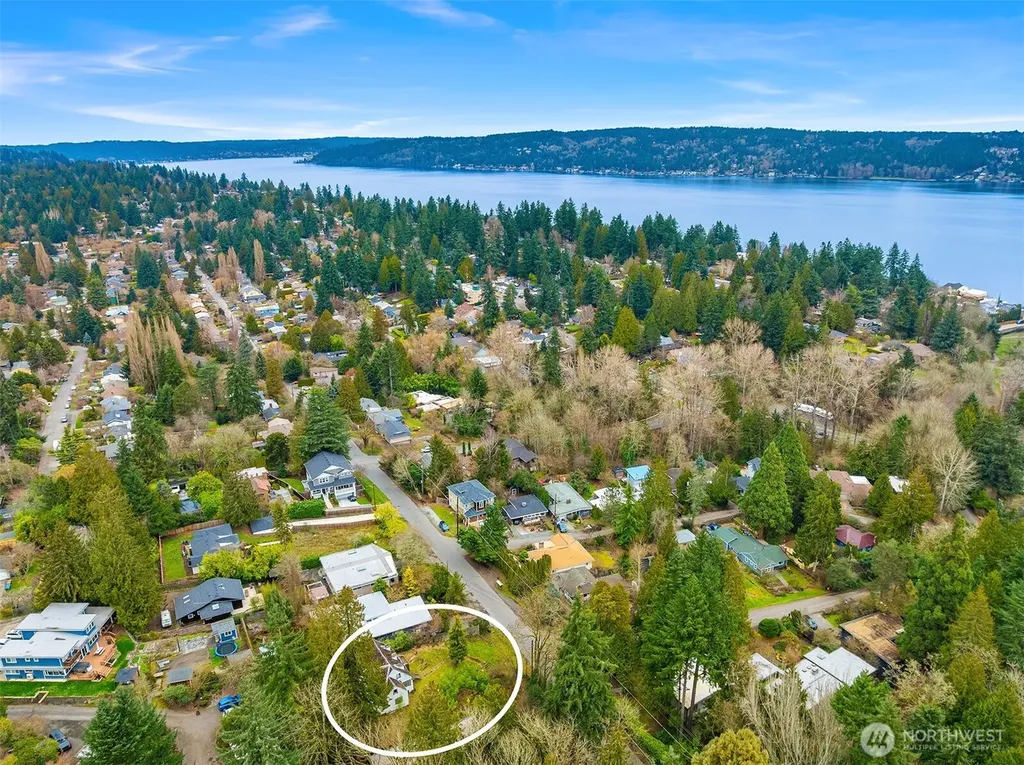 9229 45th Avenue NE Seattle WA 98115