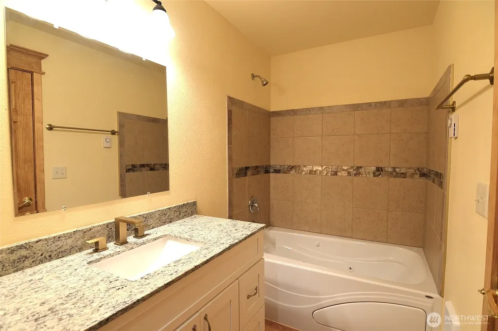 182 Frost Creek Road Glenoma WA 98336