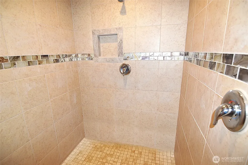 182 Frost Creek Road Glenoma WA 98336