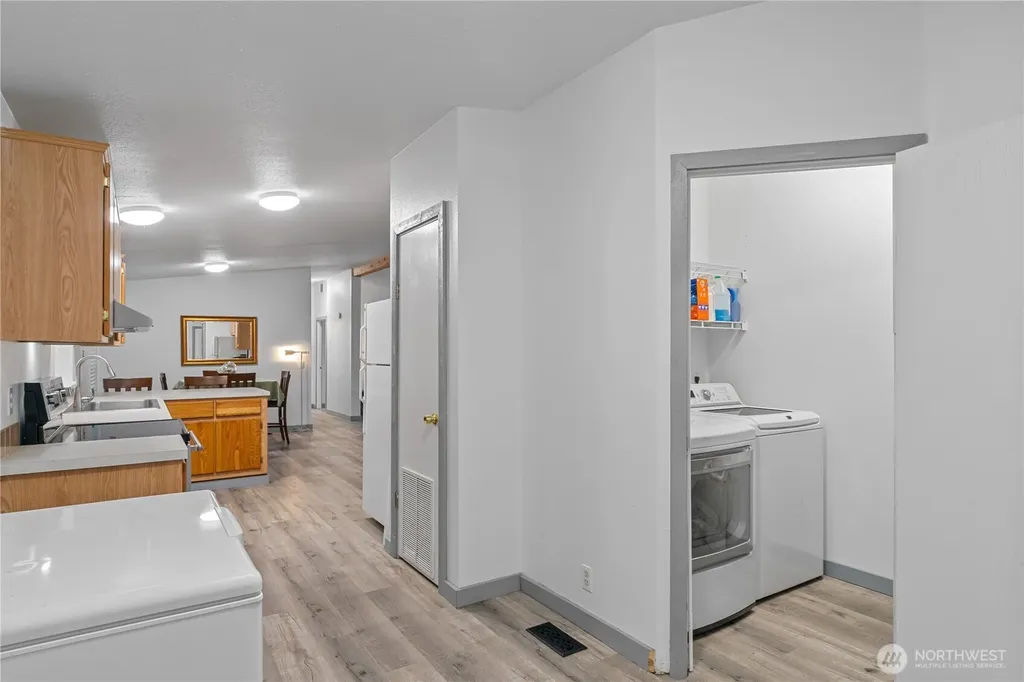 48 Robin Lane Pacific Beach WA 98571