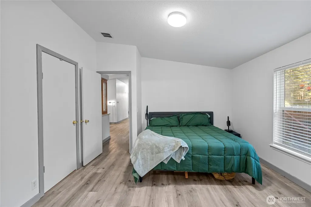 48 Robin Lane Pacific Beach WA 98571