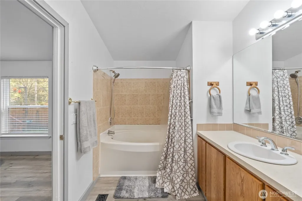 48 Robin Lane Pacific Beach WA 98571