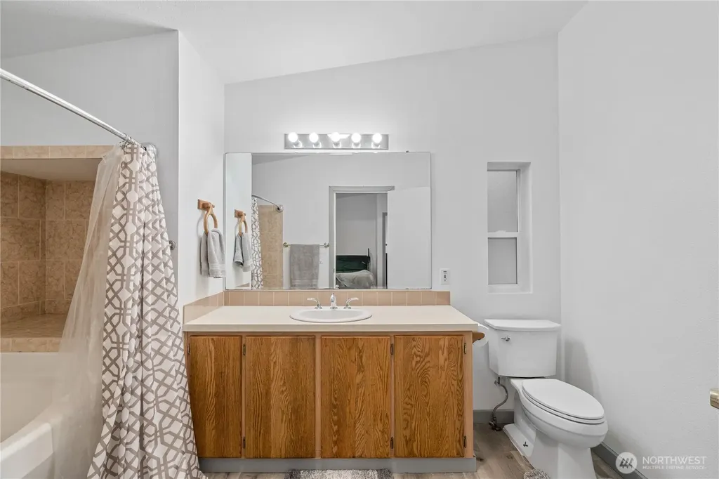 48 Robin Lane Pacific Beach WA 98571