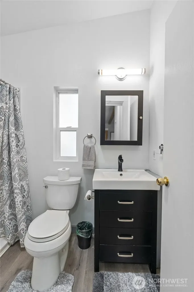 48 Robin Lane Pacific Beach WA 98571