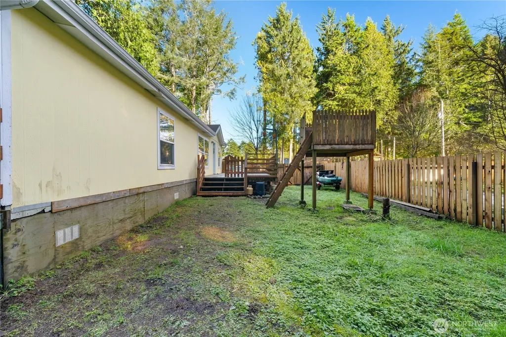 48 Robin Lane Pacific Beach WA 98571