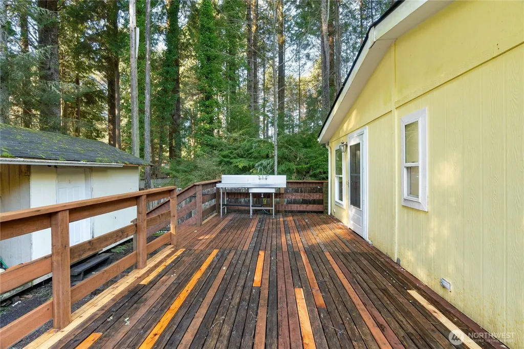 48 Robin Lane Pacific Beach WA 98571