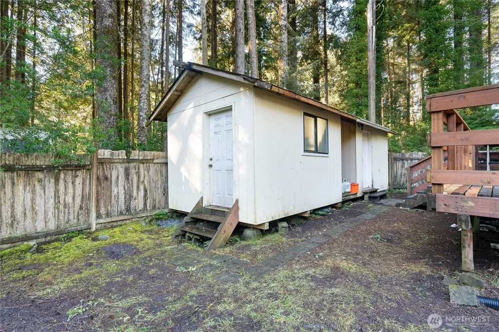 48 Robin Lane Pacific Beach WA 98571