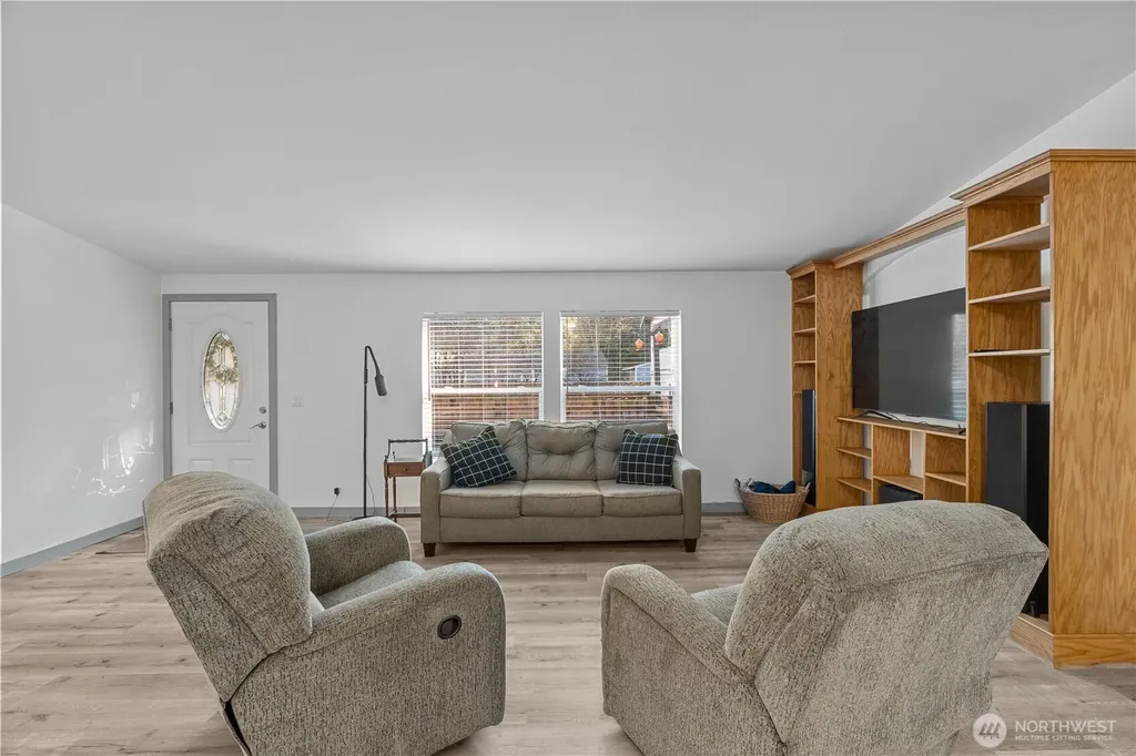 48 Robin Lane Pacific Beach WA 98571