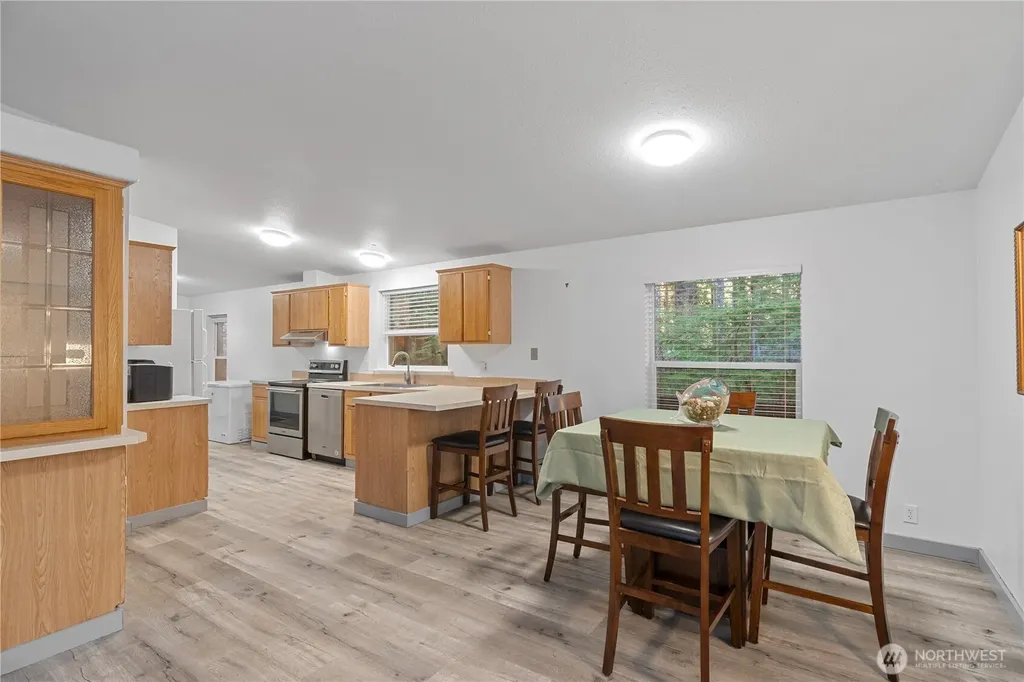 48 Robin Lane Pacific Beach WA 98571