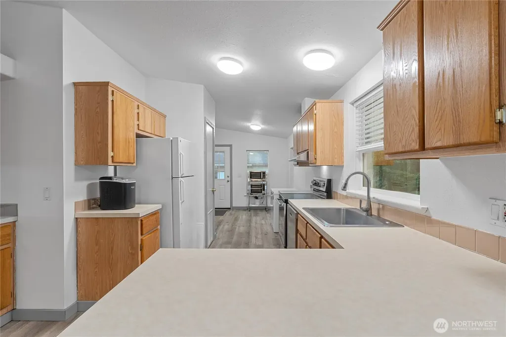 48 Robin Lane Pacific Beach WA 98571