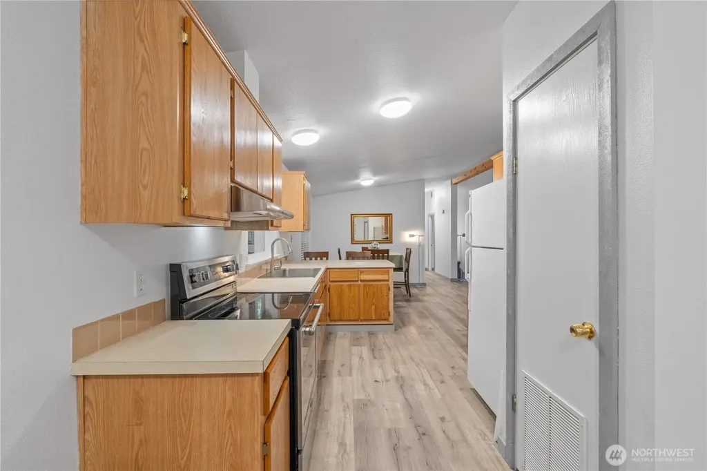 48 Robin Lane Pacific Beach WA 98571