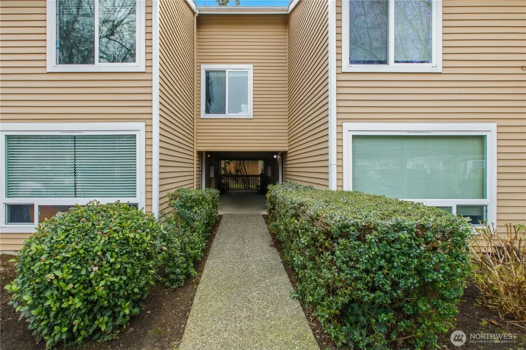 23712 13th Place S Des Moines WA 98198