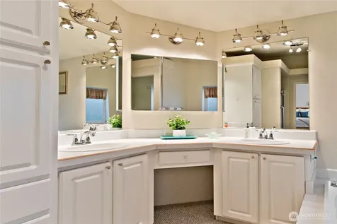 27411 218th Lane SE Maple Valley WA 98038