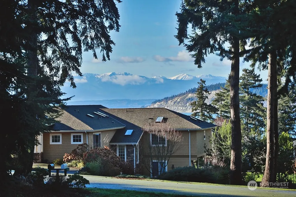 6329 Sahalee Court Clinton WA 98236