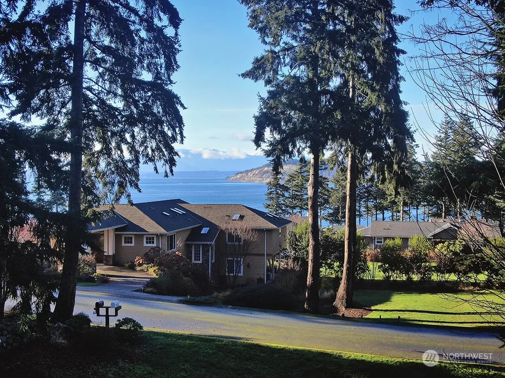6329 Sahalee Court Clinton WA 98236