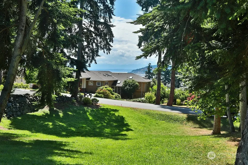 6329 Sahalee Court Clinton WA 98236