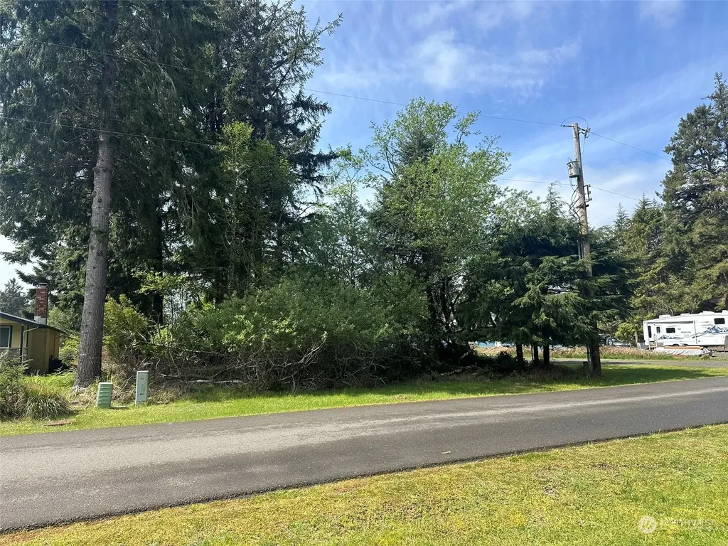 276 Bass Avenue NE Ocean Shores WA 98569