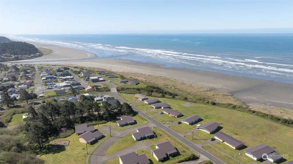 61 Main Street Pacific Beach WA 98571