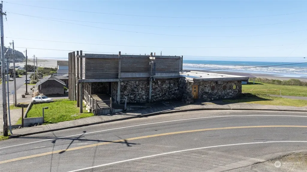 61 Main Street Pacific Beach WA 98571