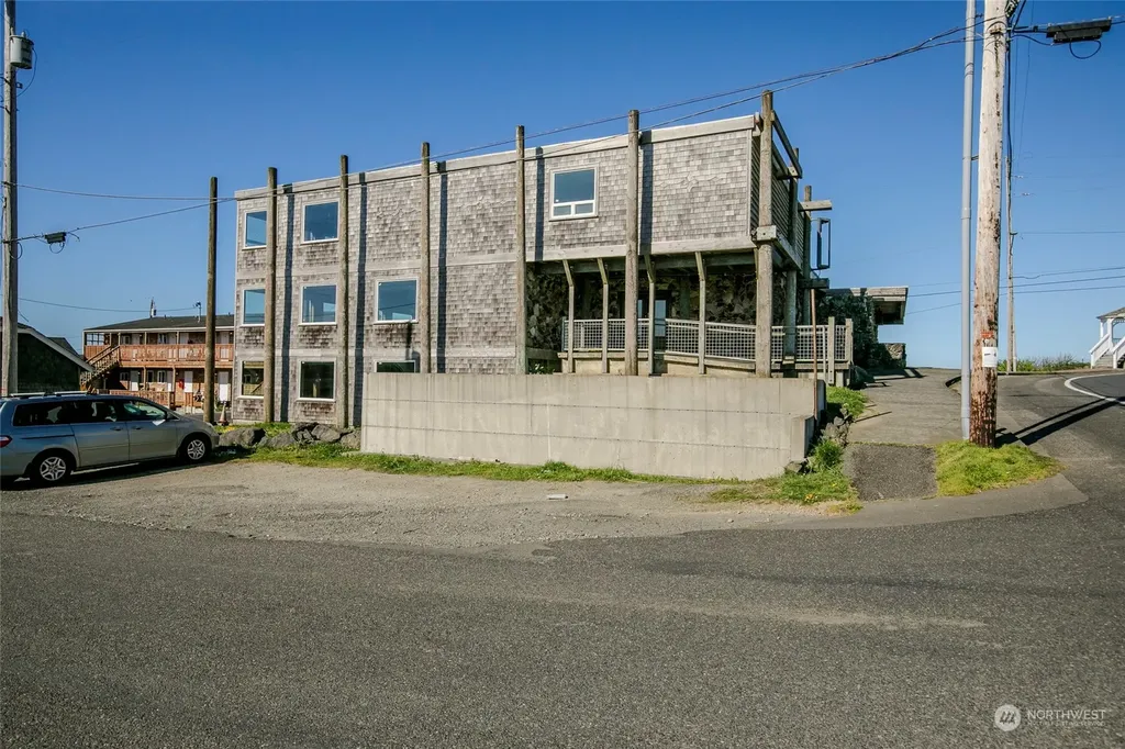 61 Main Street Pacific Beach WA 98571