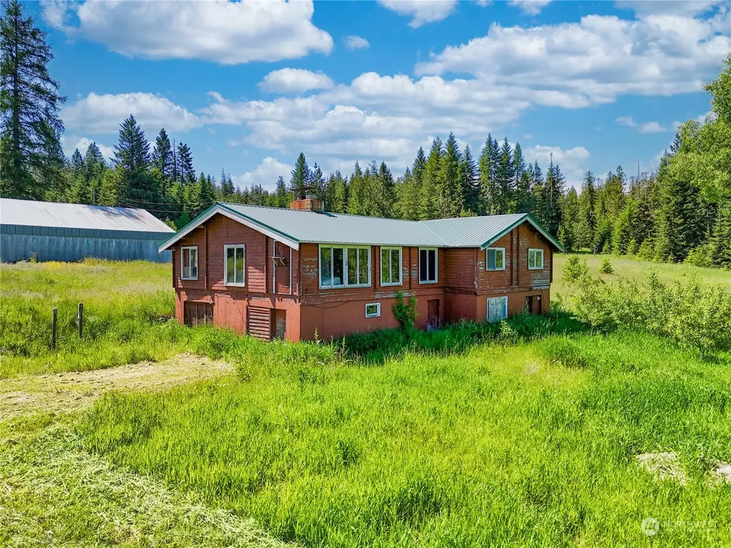 631 Deeter Newport WA 99156