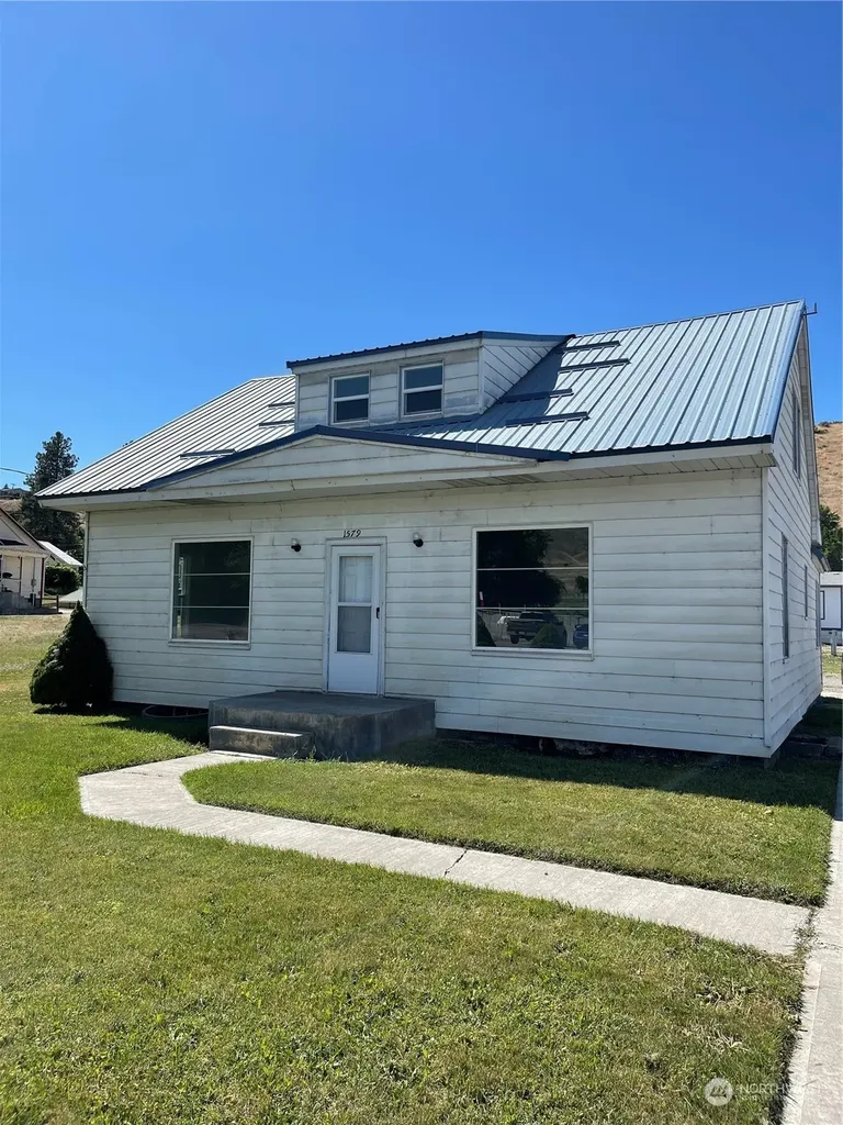 1579 2nd Ave N Okanogan WA 98840
