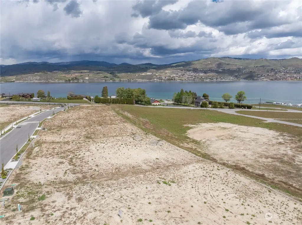 42 Loretta Lane Chelan WA 98816