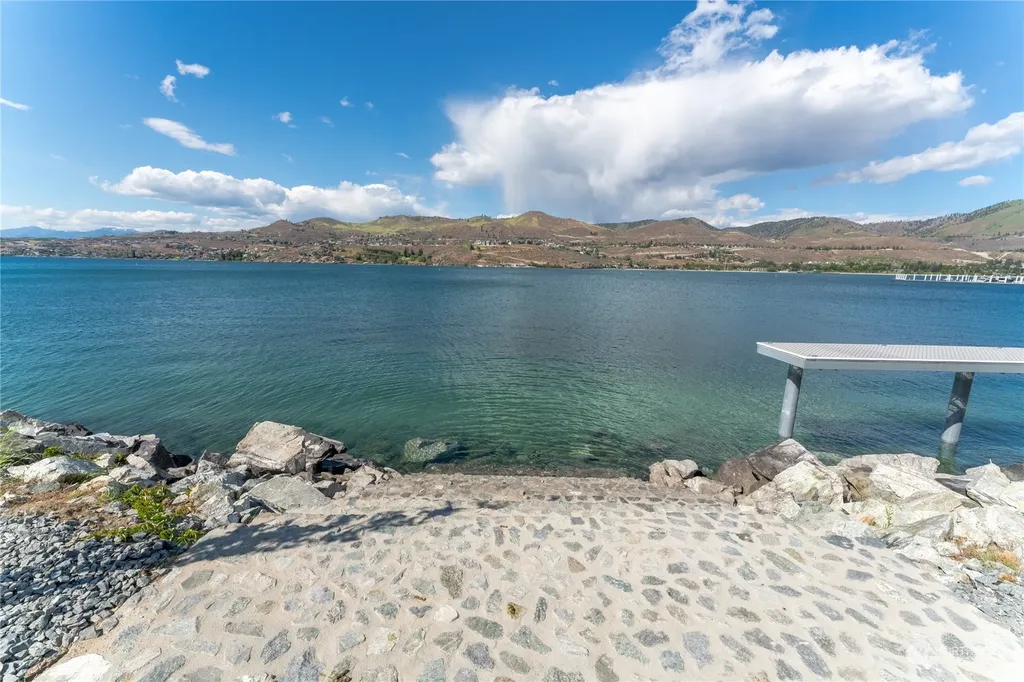 102 Burbot Lane Chelan WA 98816