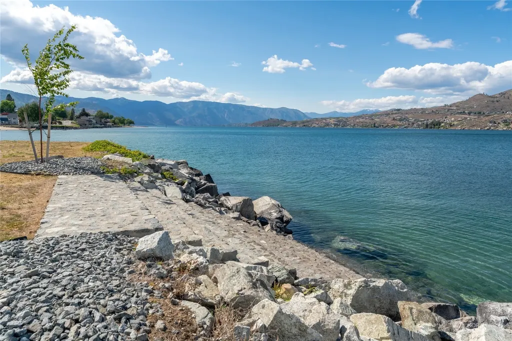 102 Burbot Lane Chelan WA 98816