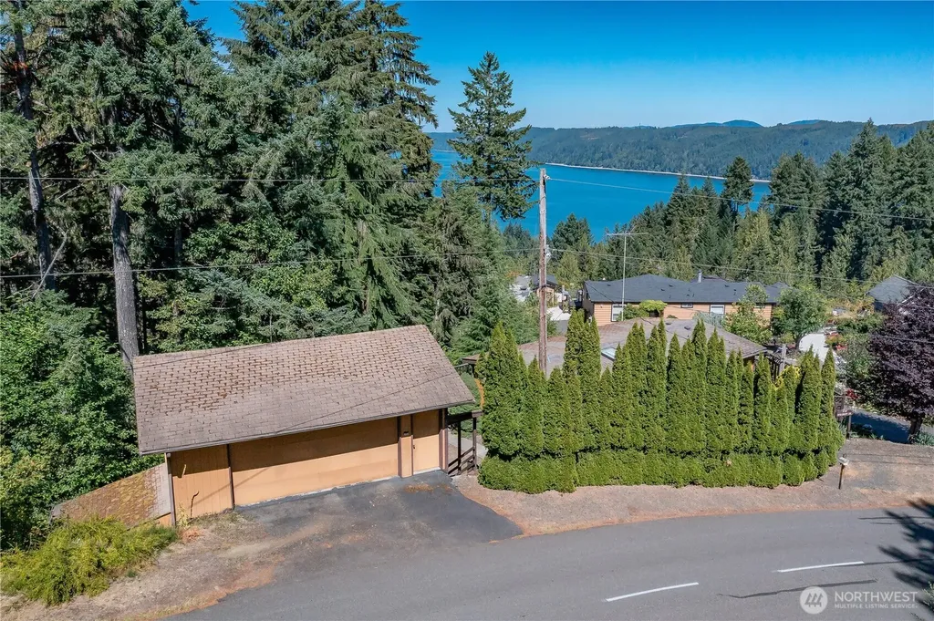 140 N Spindrift Drive Lilliwaup WA 98555