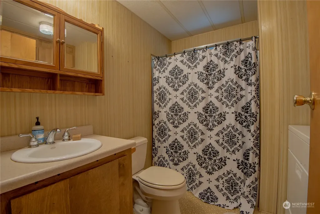 140 N Spindrift Drive Lilliwaup WA 98555