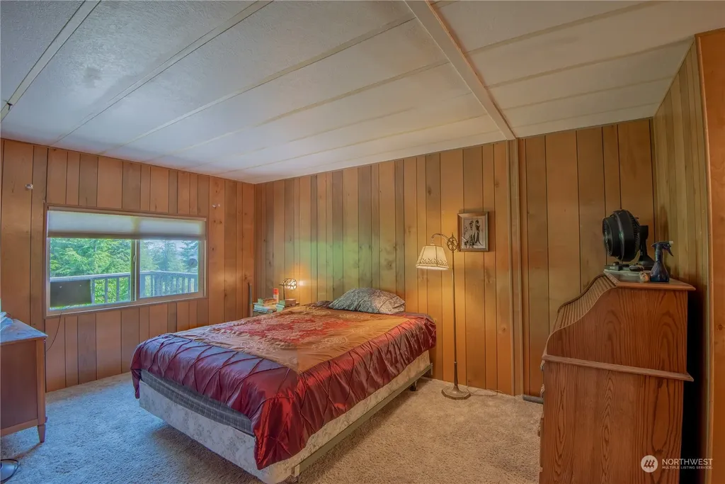 140 N Spindrift Drive Lilliwaup WA 98555