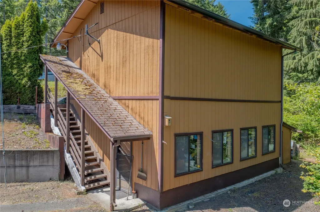 140 N Spindrift Drive Lilliwaup WA 98555