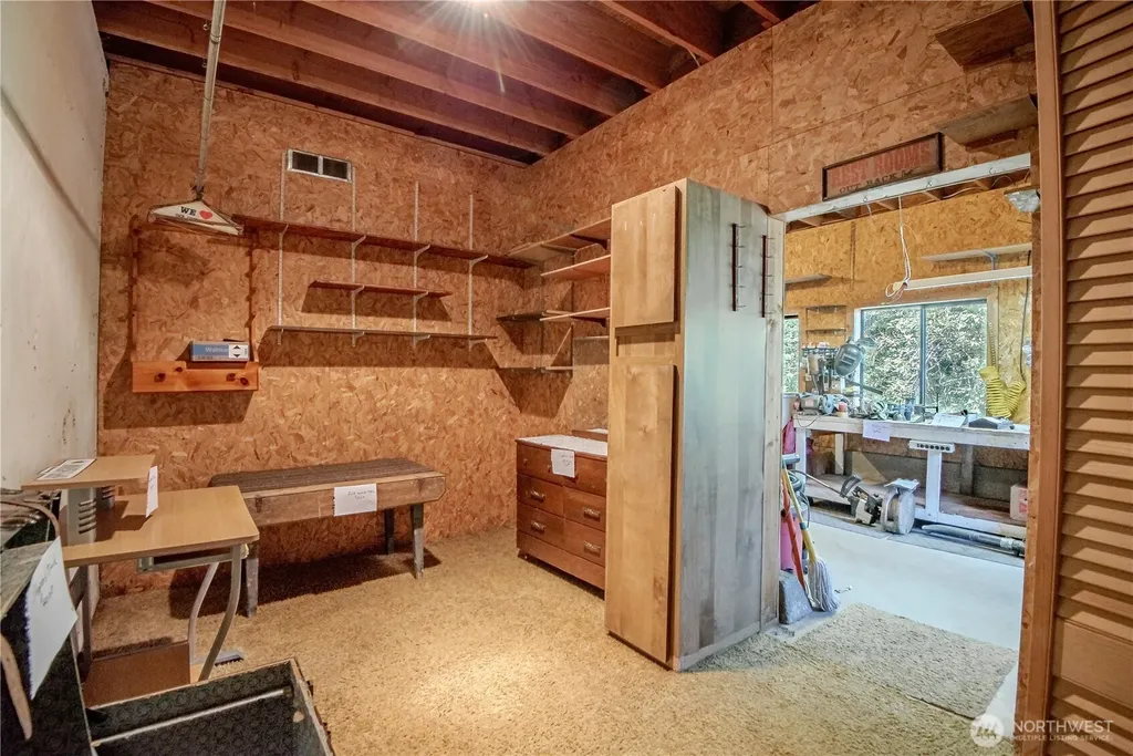 140 N Spindrift Drive Lilliwaup WA 98555