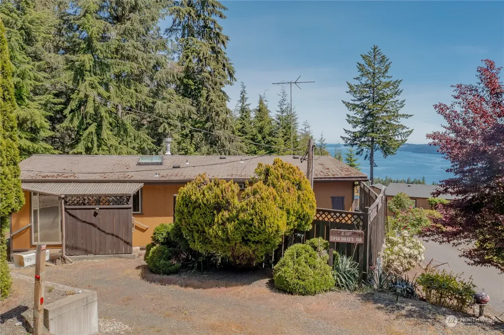 140 N Spindrift Drive Lilliwaup WA 98555