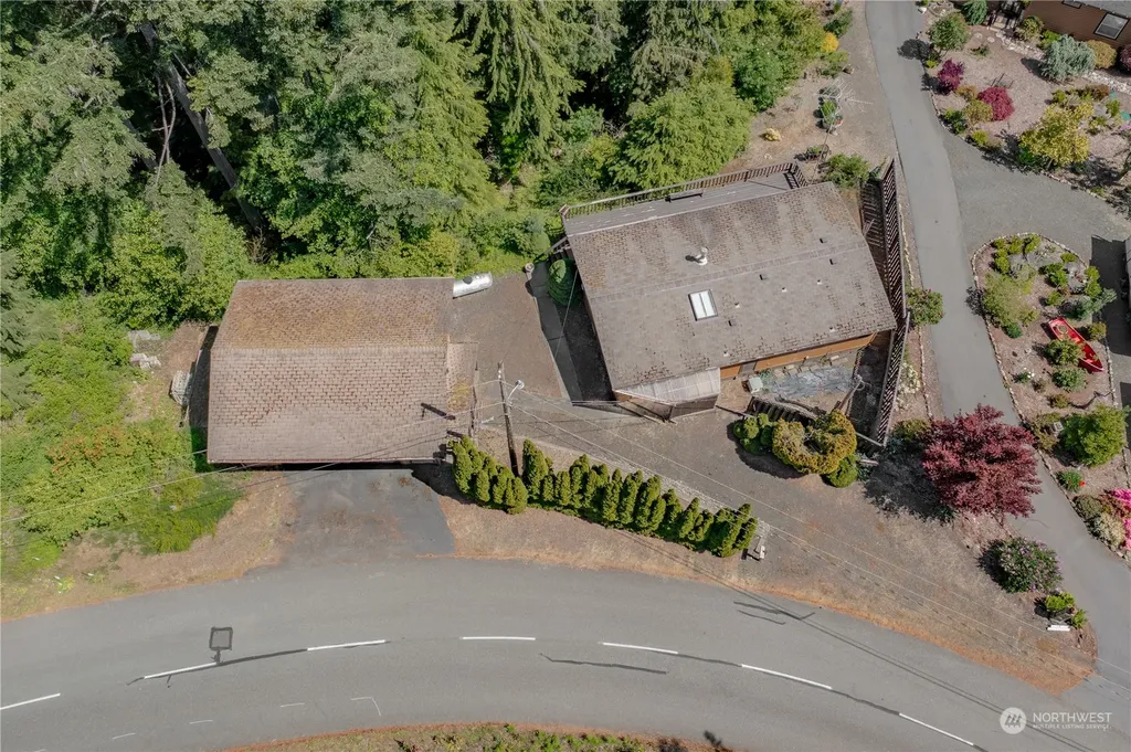140 N Spindrift Drive Lilliwaup WA 98555