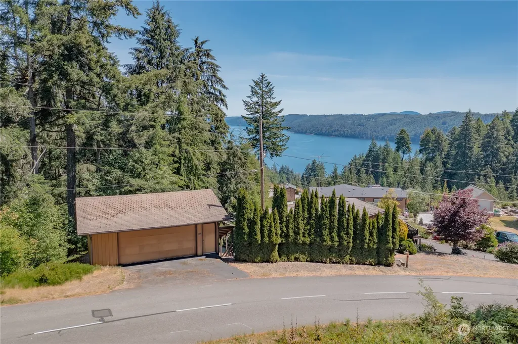 140 N Spindrift Drive Lilliwaup WA 98555